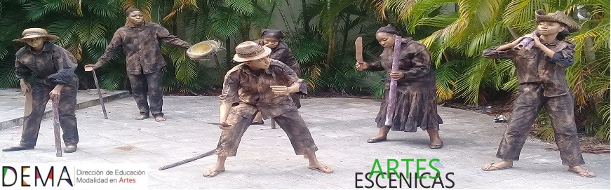 Jóvenes durante presentación de drama