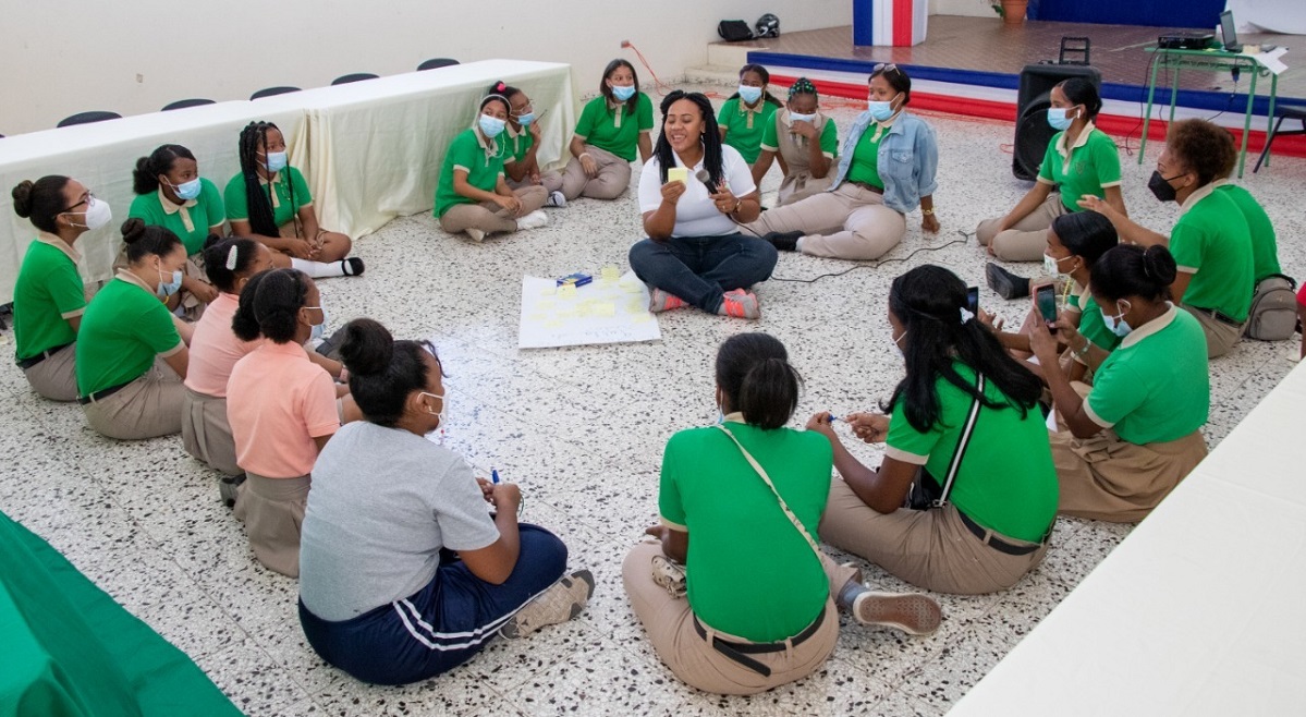  imagen Ni&ntilde;as realizando actividades juntas 
