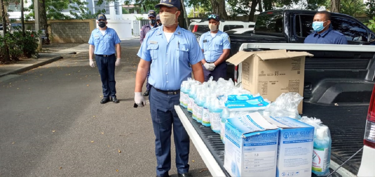  imagen Agentes policia escolar distribuyen kits 