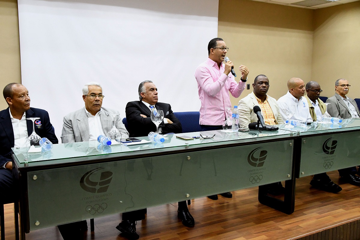  imagen Luis&iacute;n Mej&iacute;a, presidente del Comit&eacute; Ol&iacute;mpico Dominicano, habla en el marco del congresillo t&eacute;cnico de los Juegos Escolares 