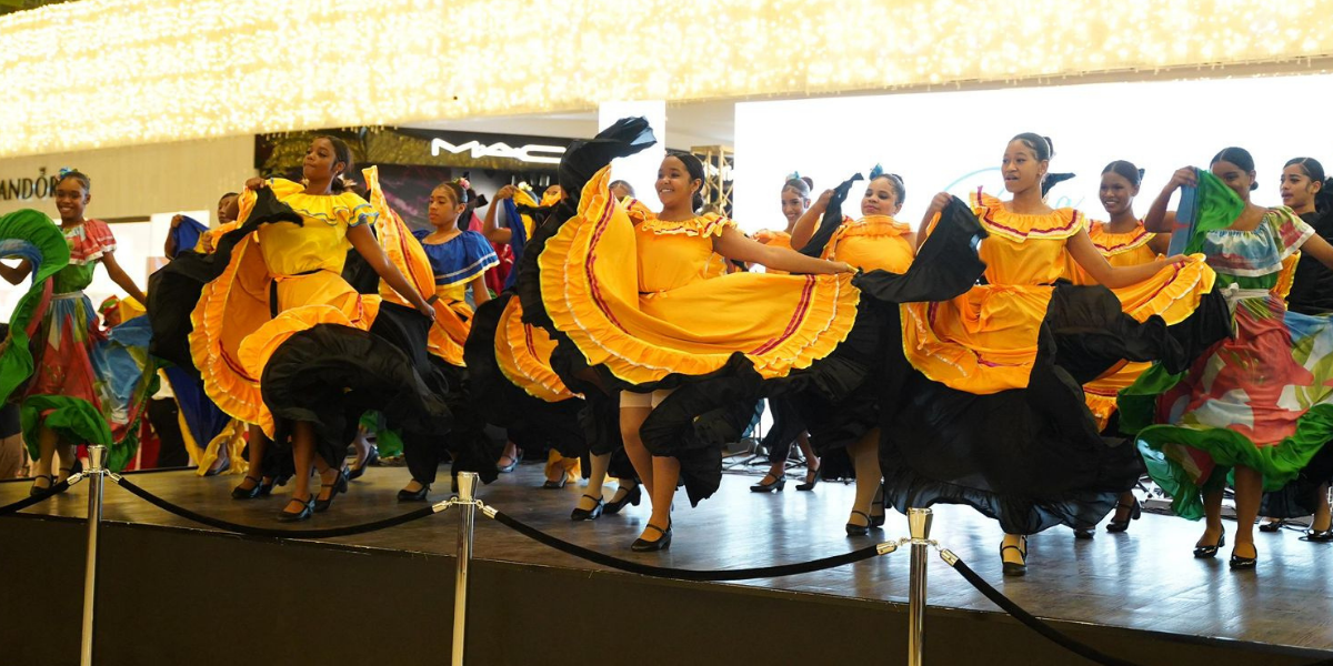  imagen fotos de estudiantes bailando en el escenario&nbsp; 