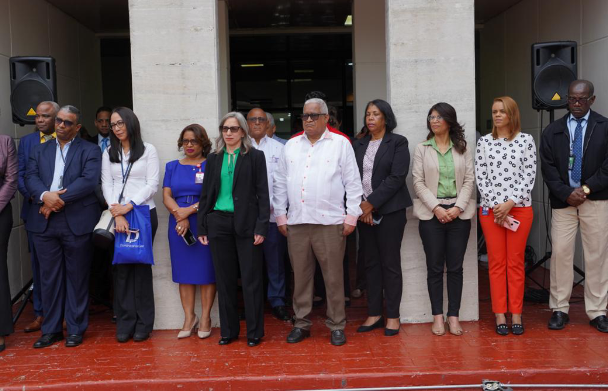  imagen El Ministerio de Educaci&oacute;n de la Rep&uacute;blica Dominicana (MINERD) conmemor&oacute; este lunes el 58 aniversario de la Revoluci&oacute;n del 24 de Abril de 1965 con un acto en la explanada Pedro Henr&iacute;quez Ure&ntilde;a de la sede. 