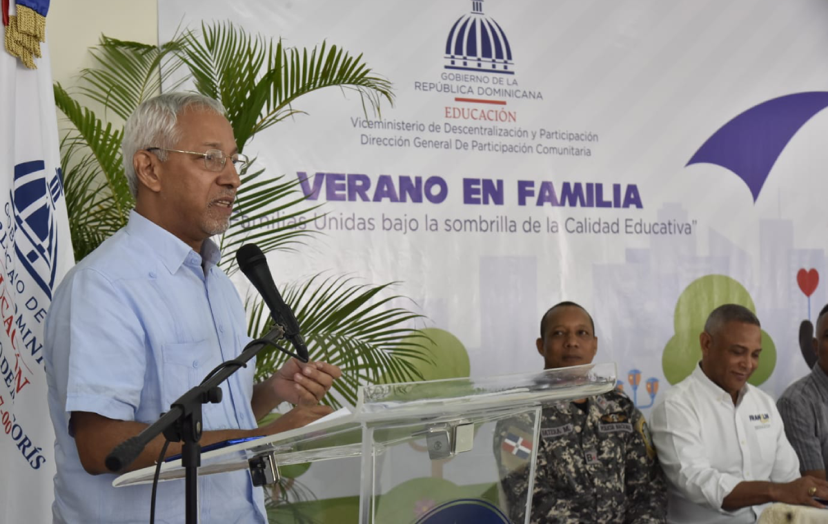  imagen Ministro de Educaci&oacute;n, &Aacute;ngel Hern&aacute;ndez apertura al Programa Verano en Familia, para fortalecer el v&iacute;nculo entre la comunidad y las escuelas del sistema p&uacute;blico preuniversitario&nbsp; 