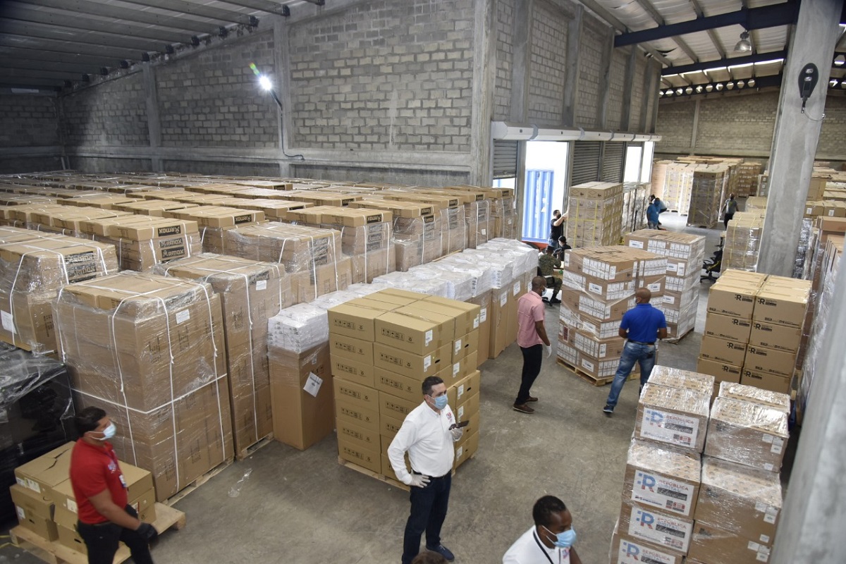  imagen Reinaldo Lora, director general de los almacenes del MINERD 