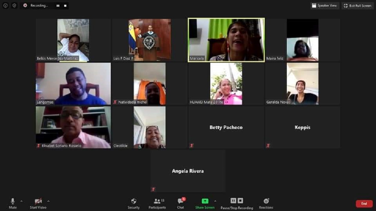  imagen En esta reuni&oacute;n los t&eacute;cnicos docentes encargados de coordinar y dirigir las &aacute;reas, suministraron un informe de las acciones que en cada una de ellas se est&aacute;n desarrollando y como han logrado integrar a todos los equipos de trabajo hasta llegar a los estudiantes y las familias.
&nbsp; 