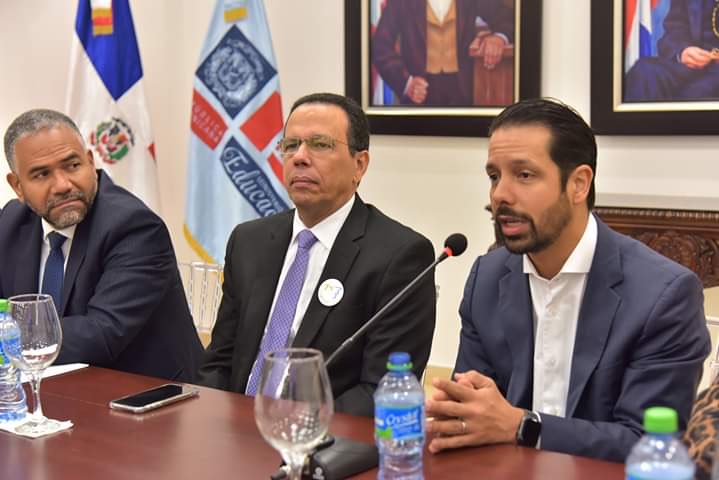  imagen Comisi&oacute;n del MINERD se reune&nbsp; con la firma consultora McKinsey & Company, con el objetivo de lograr mayores niveles de efectividad en la gesti&oacute;n para que redunden en la mejora de la calidad del sistema educativo. 