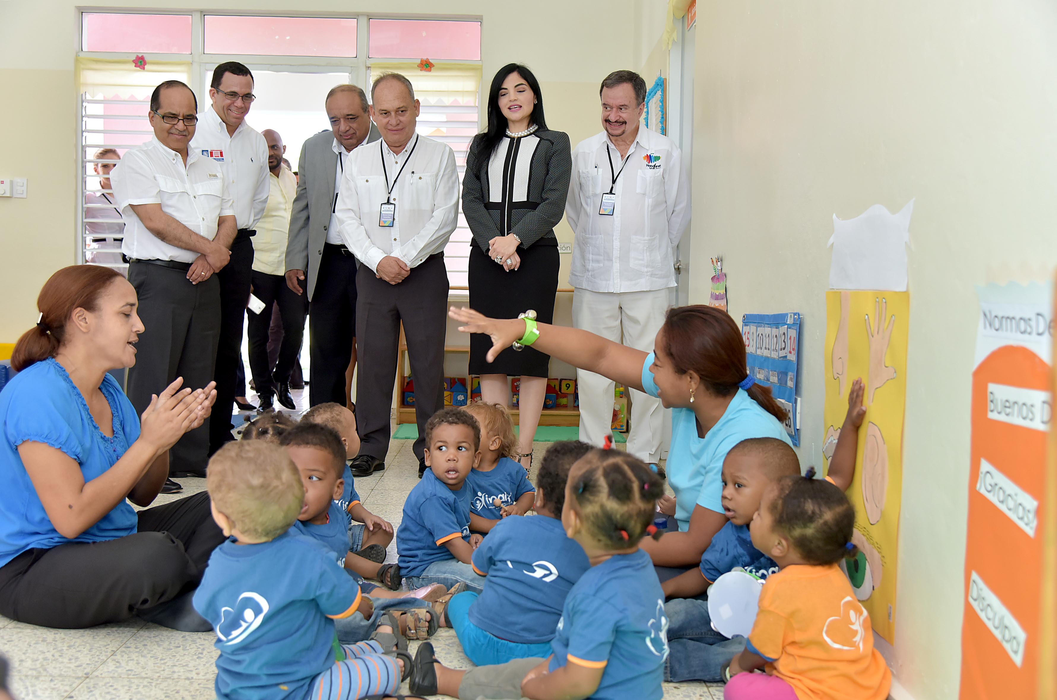  imagen Ministro Andr&eacute;s Navarro junto a Ministros de Centroam&eacute;rica recorren centros educativos&nbsp; 