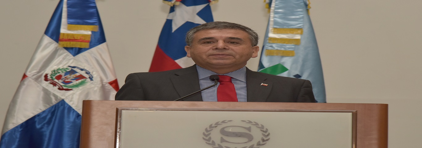  imagen 1-En el podium ...&nbsp;Andr&eacute;s de las Mercedes, director ejecutivo del Inafocam
2-El embajador de Chile en Rep&uacute;blica Dominicana, Romilio Guti&eacute;rrez.mientras dictaba conferencia.
3-El embajador de Chile en Rep&uacute;blica Dominicana y maestro de larga trayectoria, Romilio Guti&eacute;rrez. 