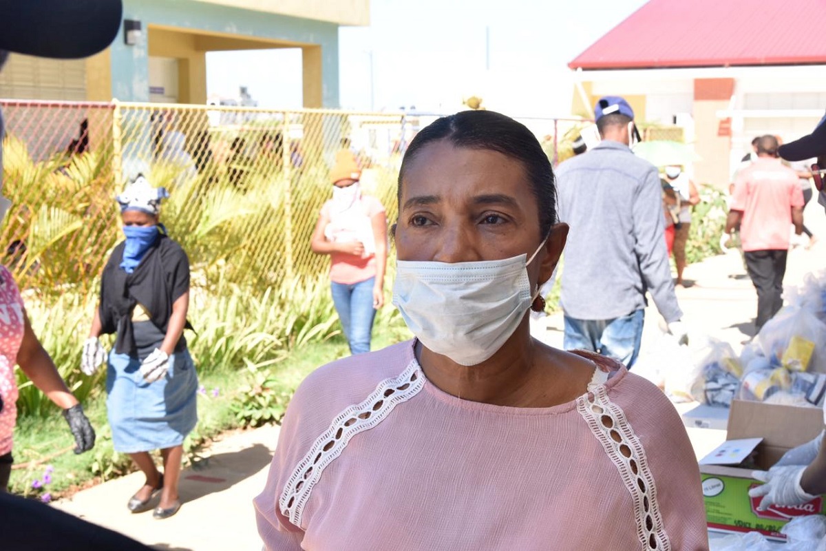 imagen Estudiantes haciendo uso de la tecnolog&iacute;a para estudiar a distancia 