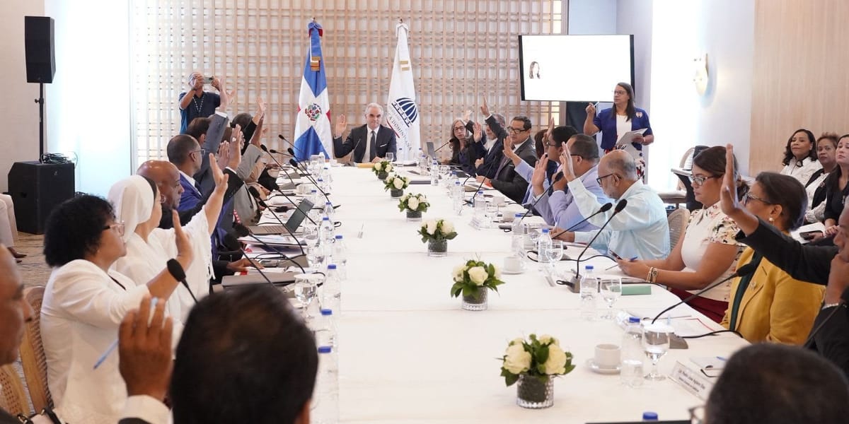  imagen Miembros del Consejo Nacional de Educaci&oacute;n (CNE) reunido con el ministro de educaci&oacute;n. 