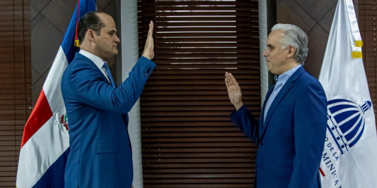  imagen ministro de Educaci&oacute;n, Luis Miguel De Camps, jurament&oacute; a Rafael Adolfo P&eacute;rez De Le&oacute;n c 