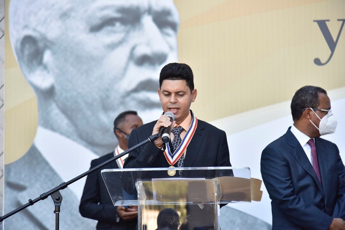  imagen El maestro William Nivar Fern&aacute;ndez Lam&iacute;, ganador de la Medalla de Bronce a la Excelencia Magisterial 2020 