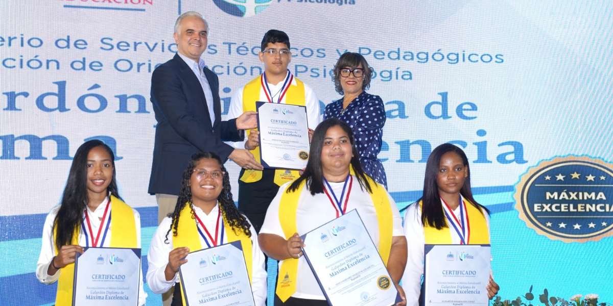  imagen Galard&oacute;n Diploma de M&aacute;xima Excelencia a 150 estudiantes del nivel Secundario 
