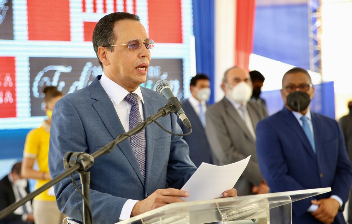  imagen El acto principal, encabezado por el presidente Medina, y acompa&ntilde;ado del ministro de Educaci&oacute;n, Antonio Pe&ntilde;a Mirabal, se realiz&oacute; en la Escuela Secundaria Padre Joaqu&iacute;n Soler en el sector Los Ciruelitos en Santiago, con 27 nuevas aulas para beneficio de 840 estudiantes.&nbsp;&nbsp;
&nbsp; 