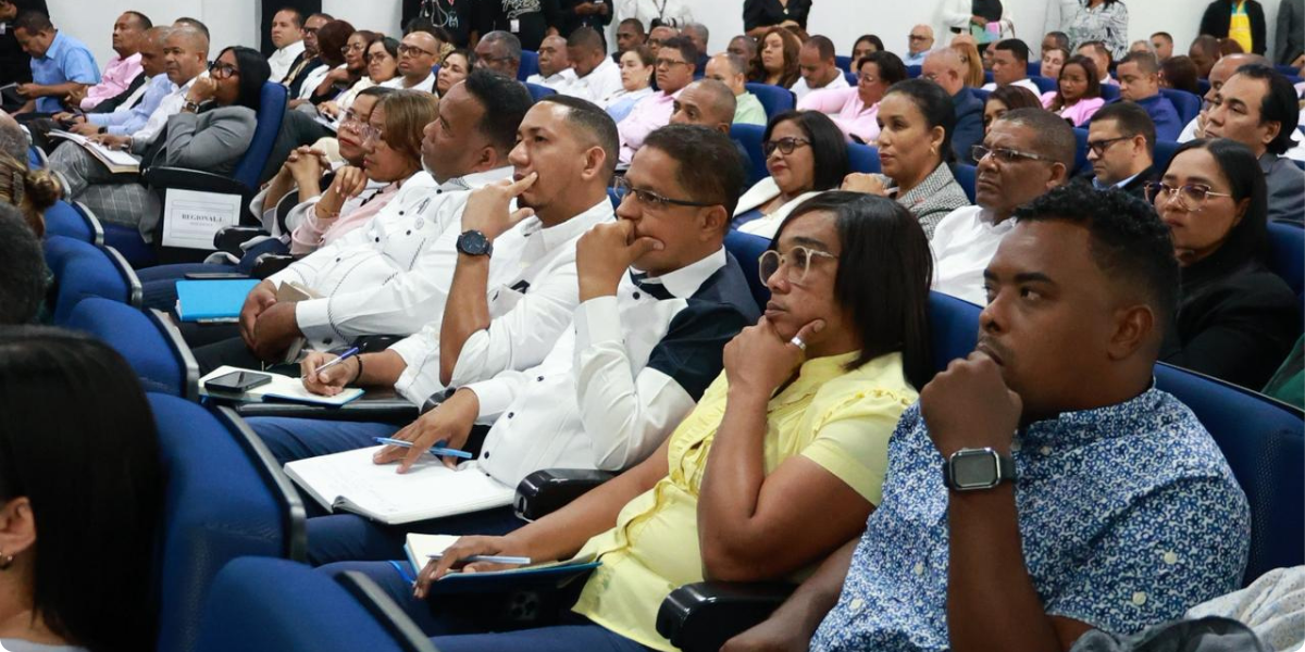  imagen Fotos del ministro Luis Miguel De Camps en el podium&nbsp; 