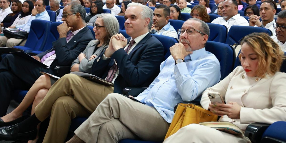  imagen Fotos del ministro Luis Miguel De Camps en el podium&nbsp; 