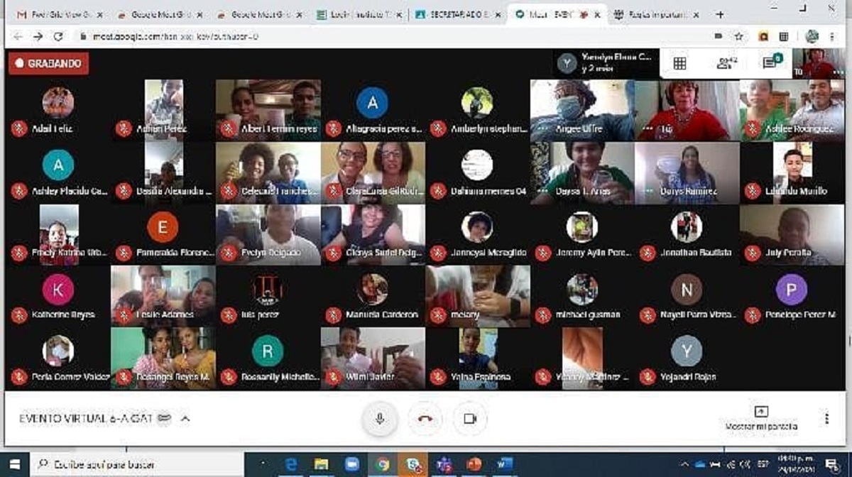 imagen El evento estuvo dirigido por la maestra Arelis Rijo, en colaboraci&oacute;n con Dorys Ram&iacute;rez, psic&oacute;loga de dicho centro, quienes se mostraron orgullosas del trabajo realizado por los estudiantes que, a pesar del momento que atraviesa el pa&iacute;s, aun apuestan a continuar su a&ntilde;o escolar con efectividad, destac&aacute;ndose en las asignaciones programadas y creyendo en que la revoluci&oacute;n educativa sigue en avance.
&nbsp; 