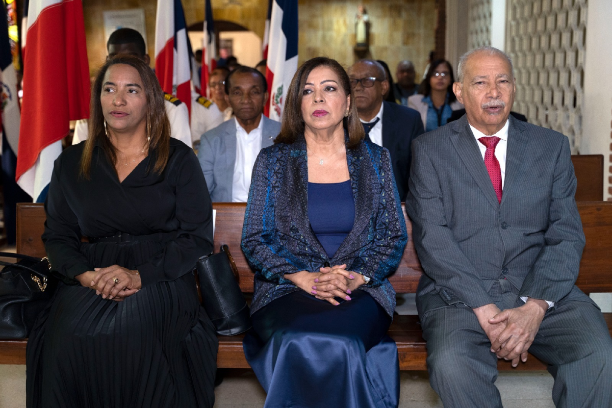  imagen La viceministra de Descentralizaci&oacute;n y Participaci&oacute;n, Ligia P&eacute;rez junto a la directora general de Gesti&oacute;n y Descentralizaci&oacute;n Educativa, Mayelin Almonte Cordero. 