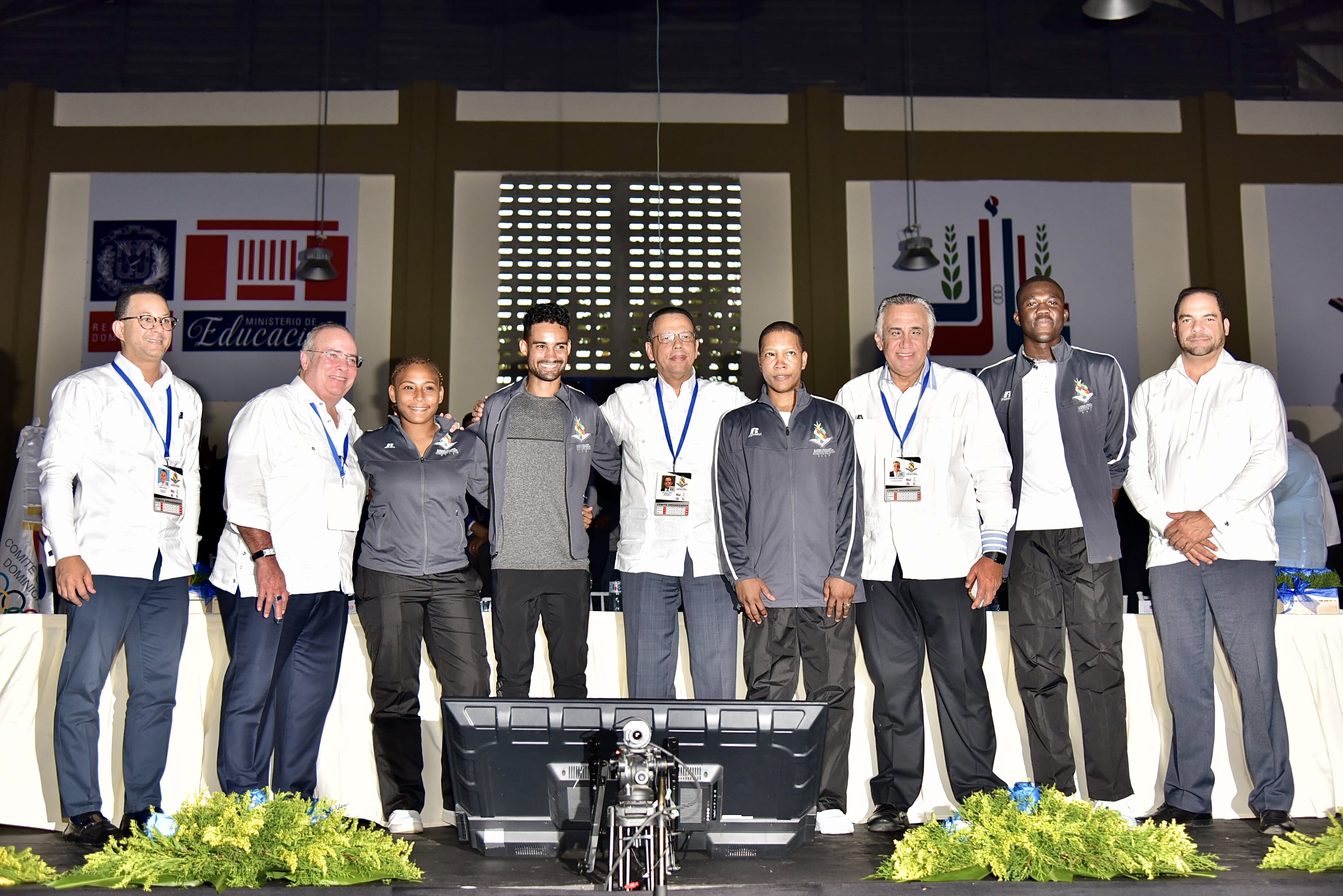  imagen Ministro en podio&nbsp;inaugurando de los IX Juegos Escolares Deportivos&nbsp; 