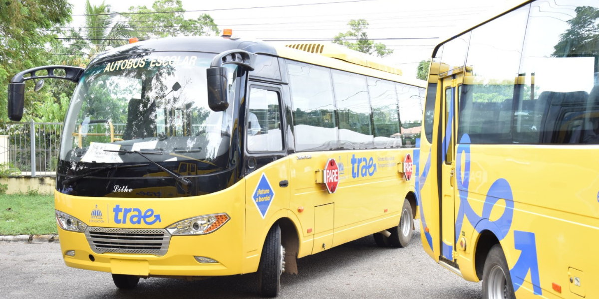  imagen Autobus TRAE con rampa en la parte trasera 