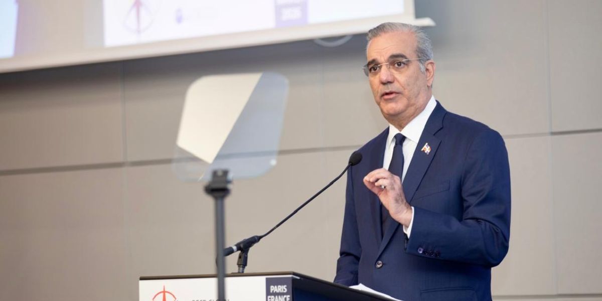  imagen Ministro De Camps junto al presidente Luis Abinader y demas autoridades 