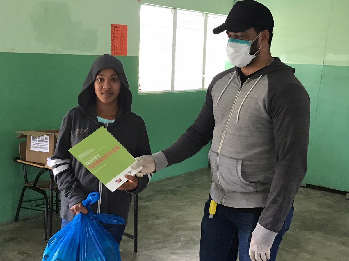  imagen La entrega de los cuadernillos y libros de trabajo se realiza en todo el territorio nacional en un esfuerzo com&uacute;n del Ministerio de Educaci&oacute;n y la Organizaci&oacute;n de Estado Iberoamericano (OEI), por un sistema integral de apoyo a los aprendizajes. 