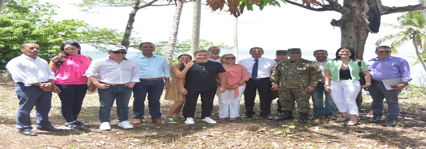  imagen Equipo del MINERD con Ricardo Montaner. 