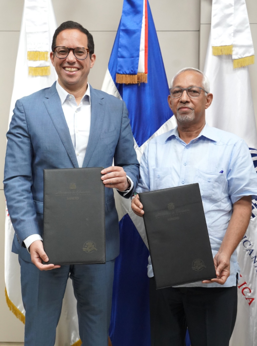  imagen ministro de Administraci&oacute;n P&uacute;blica, Sigmund Freund y el ministro de Educaci&oacute;n, &Aacute;ngel Hern&aacute;ndez 