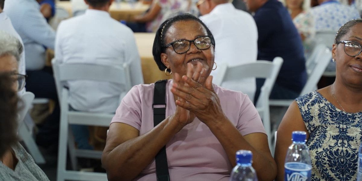  imagen Ministro De Camps compartiendo almuerzo navide&ntilde;o&nbsp; 