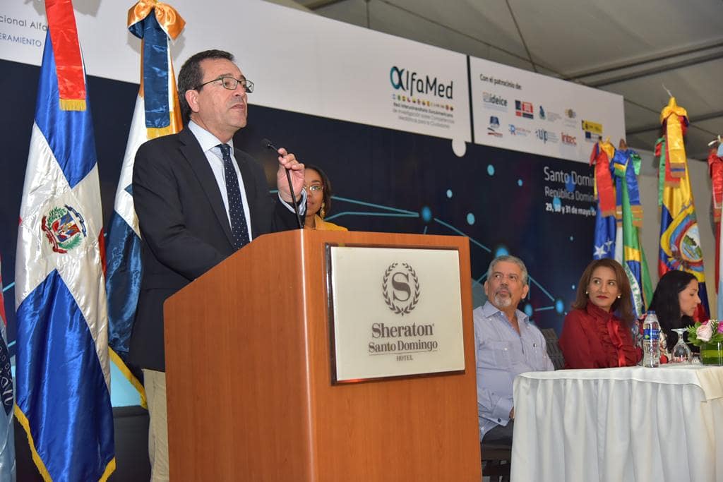  imagen Representantes durante sus intervenciones. 