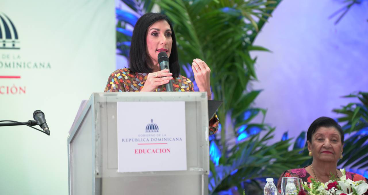  imagen Ministro de Educaci&oacute;n, &Aacute;ngel Hern&aacute;ndez. 