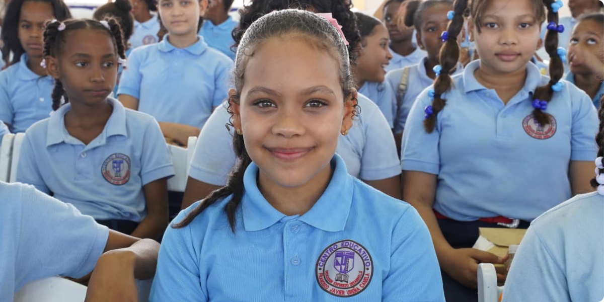  imagen El presidente de la Rep&uacute;blica Dominicana, Luis Abinader Corona, inaugur&oacute; hoy domingo, el techado de la cancha y las aulas del Nivel Inicial de la Escuela Francisco Javier Ure&ntilde;a Canela, en la provincia Dajab&oacute;n, 
