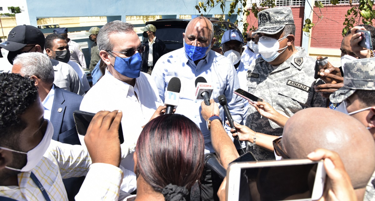  imagen Marchaba este domingo a buen ritmo el proceso de vacunaci&oacute;n del personal docente y administrativo, bajo la organizaci&oacute;n de los ministerios de Salud P&uacute;blica y de Educaci&oacute;n. 