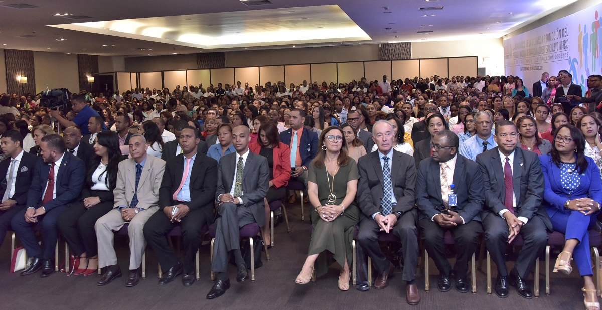  imagen El acto estuvo encabezado por el viceministro de Acreditaci&oacute;n y Certificaci&oacute;n Docente y coordinador del Programa Nacional de Inducci&oacute;n, Ram&oacute;n Valerio 