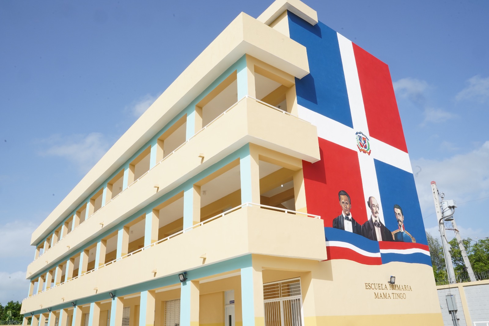  imagen Ministro de Educaci&oacute;n, &Aacute;ngel Hern&aacute;ndez junto a Vicepresidenta en inauguraci&oacute;n&nbsp; 