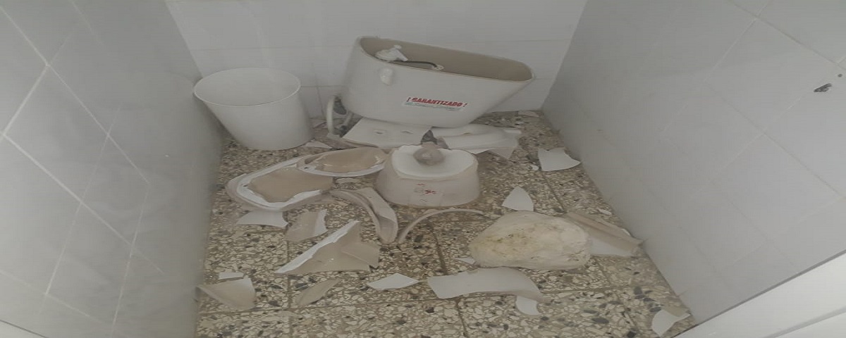  imagen persianas destruidas. 