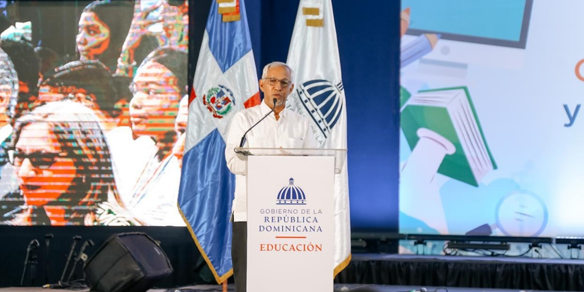  imagen Presidente Luis Abinader con estudiantes&nbsp; 