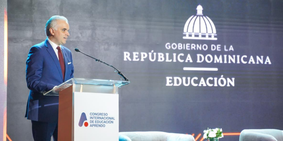  imagen ministro de Educaci&oacute;n, Luis Miguel De Camps 