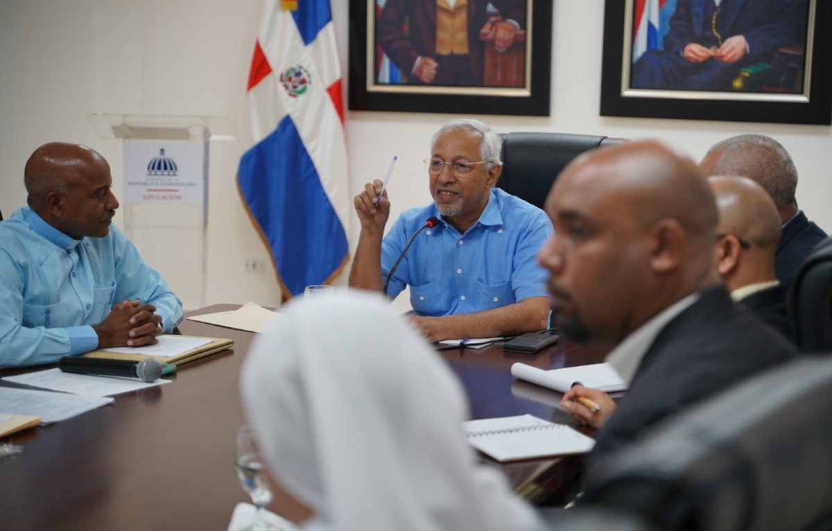  imagen Ministro de Educaci&oacute;n, &Aacute;ngel Hern&aacute;ndez recibe apoyo de directores de escuela y colegios cat&oacute;licos.&nbsp; 