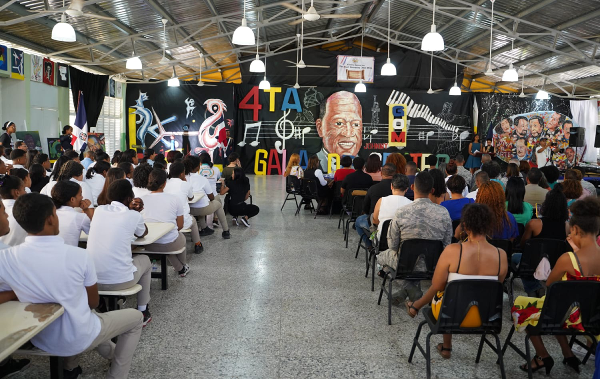  imagen Estudiantes de cuarto, quinto, y sexto de secundaria hacen presentaciones art&iacute;sticas auspiciada por la Direcci&oacute;n de Modalidad en Artes del MINERD. 