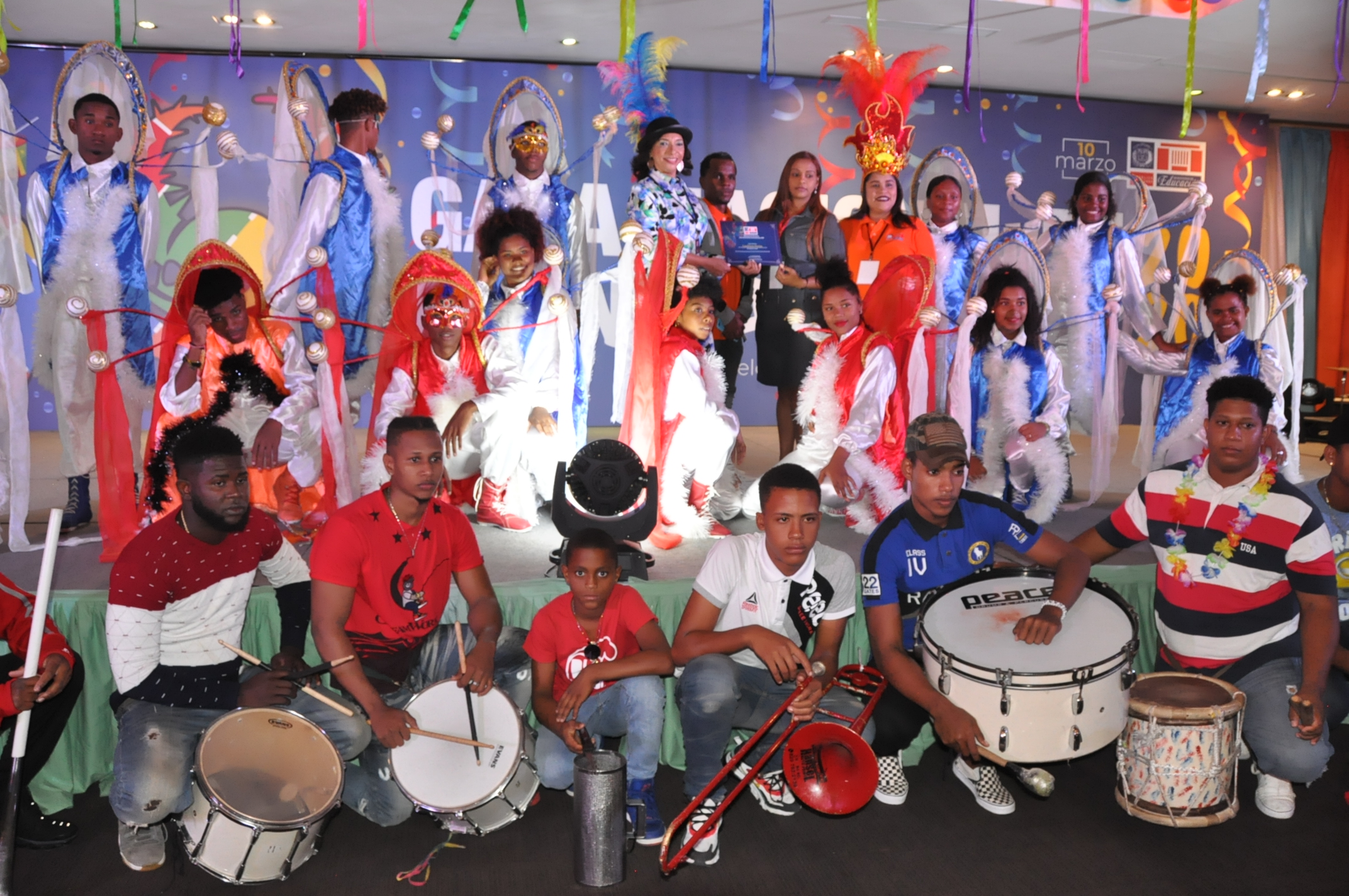  imagen Participaci&oacute;n de comparsas representativas de las 18 regionales educativas del pa&iacute;s; el Ministerio de Educaci&oacute;n celebr&oacute; con &eacute;xito su Gala Nacional del Carnaval Escolar. 
