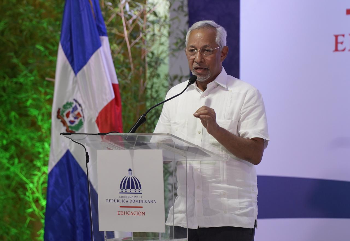  imagen Presidente de la Rep&uacute;blica, Luis Abinader y Ministro de Educaci&oacute;n, &Aacute;ngel Hern&aacute;ndez inauguran Escuela B&aacute;sica Pedro Antonio Almonte Hidalgo en el municipio Villa Gonz&aacute;lez, provincia Santiago. 