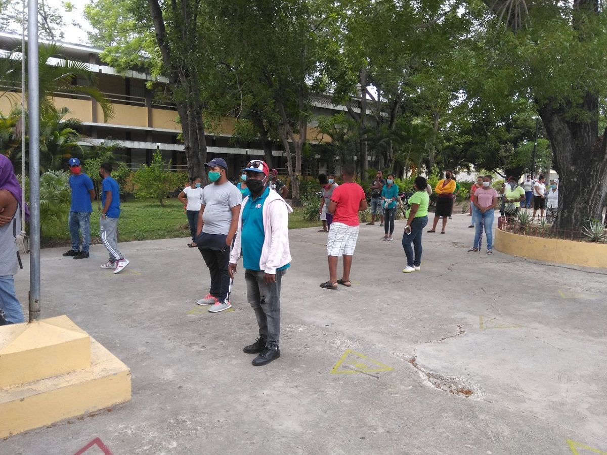  imagen Personal del MINERD hace entrega de las donaciones 