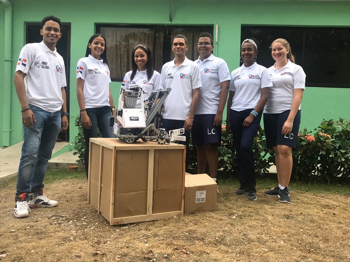  imagen El Liceo Cient&iacute;fico Dr. Miguel Canela L&aacute;zaro, representado por sus equipos de Rob&oacute;tica 