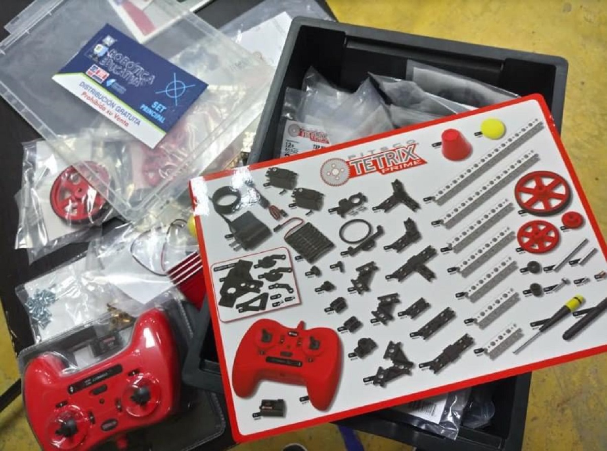  imagen El Liceo Cient&iacute;fico Dr. Miguel Canela L&aacute;zaro, representado por sus equipos de Rob&oacute;tica 