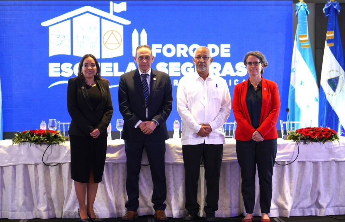  imagen Ministro de Educaci&oacute;n, &Aacute;ngel Hern&aacute;ndez. 