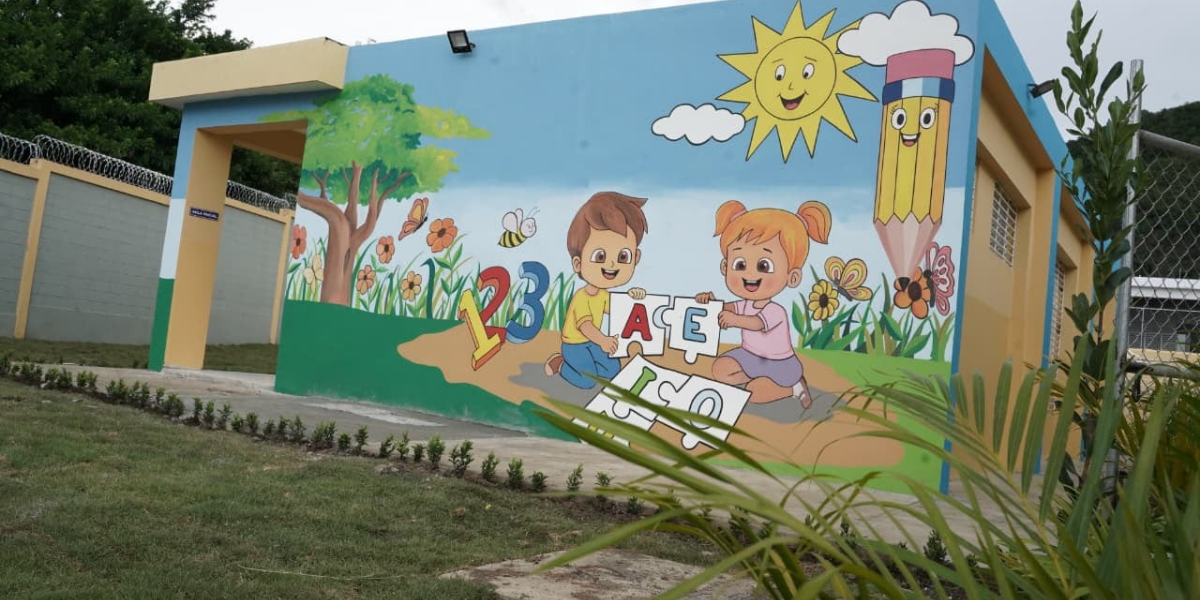  imagen Estudiantes en las nueva escuela en El Naranjal 