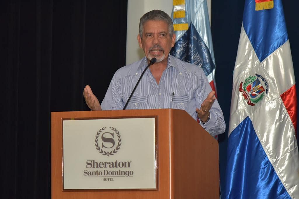  imagen Representantes durante sus intervenciones. 