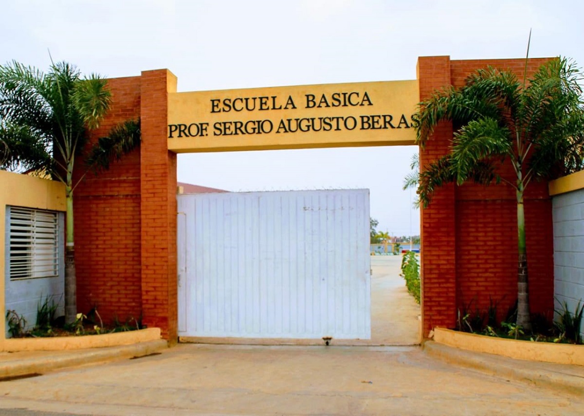  imagen MINERD contin&uacute;a entrega de pizarras digitales en San Pedro de Macor&iacute;s 