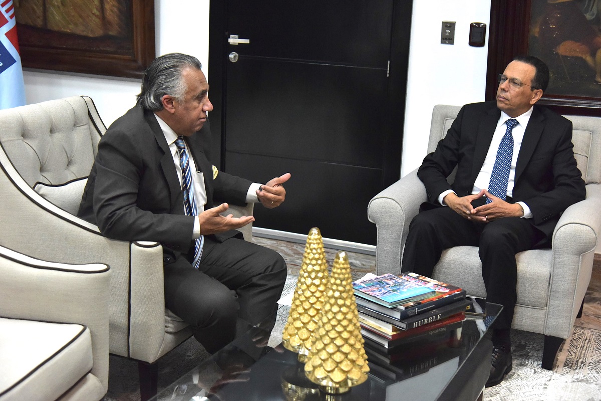  imagen &nbsp;El ministro de Educaci&oacute;n, Antonio Pe&ntilde;a Mirabal&nbsp;y el presidente del Comit&eacute; Ol&iacute;mpico Dominicano, Luis&iacute;n Mej&iacute;a 